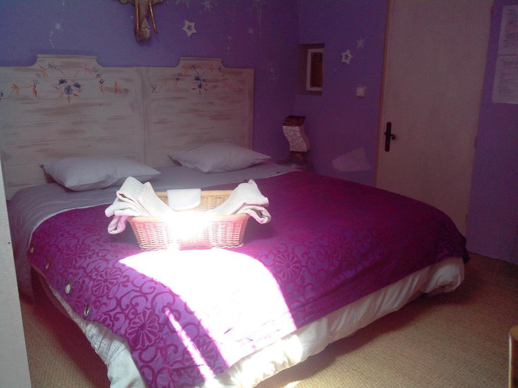 Le Clos De La Source Bed and Breakfast Le Bousquet-d'Orb Habitación foto